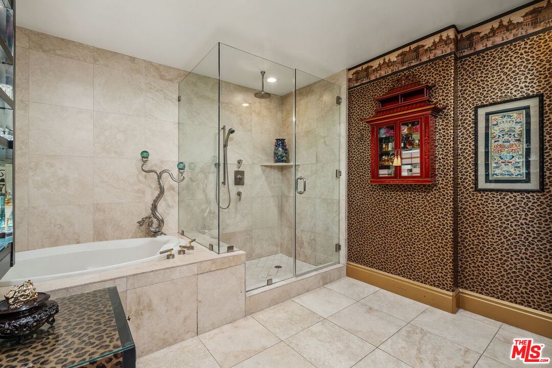 137 S Spalding Dr Unit: 401