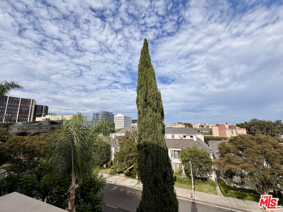137 S Spalding Dr Unit: 401