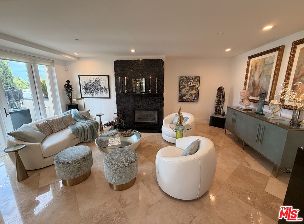 137 S Spalding Dr Unit: 401