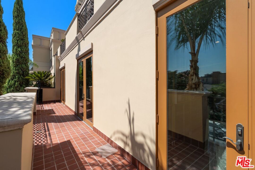 137 S Spalding Dr Unit: 401