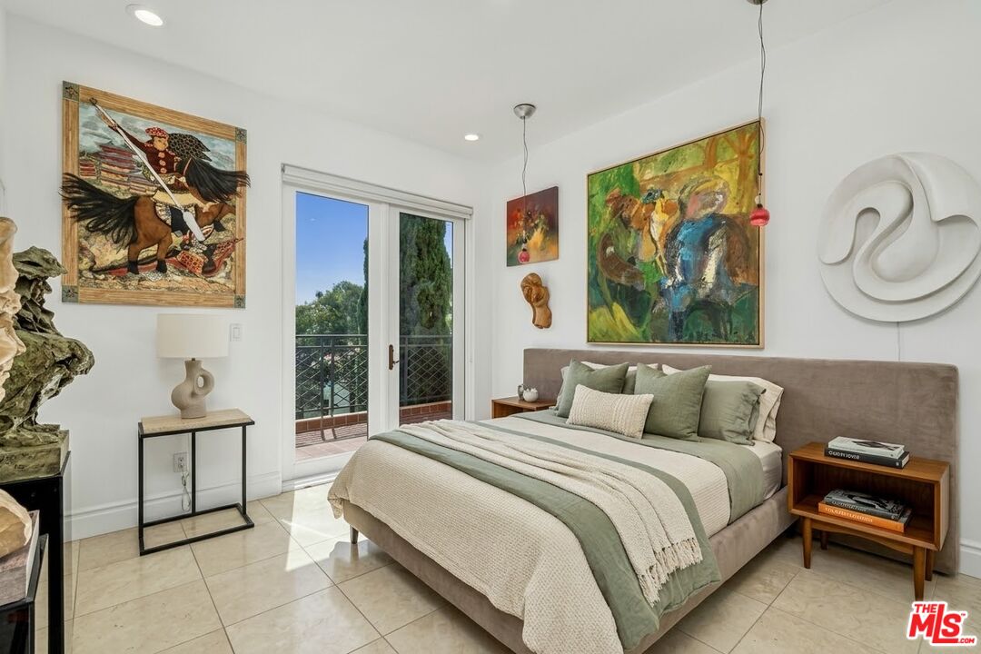137 S Spalding Dr Unit: 401