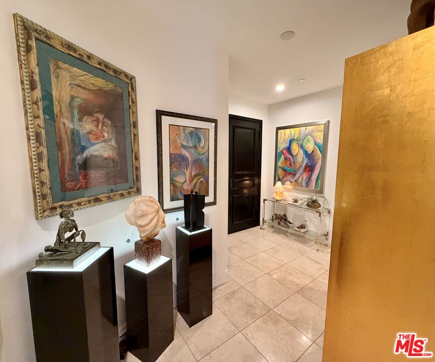 137 S Spalding Dr Unit: 401