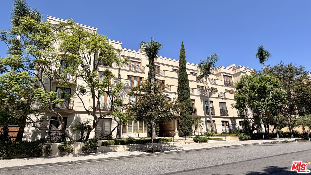 137 S Spalding Dr Unit: 401