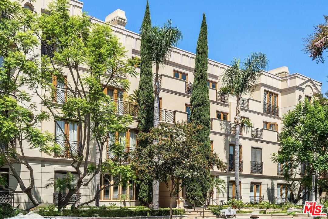 137 S Spalding Dr Unit: 401