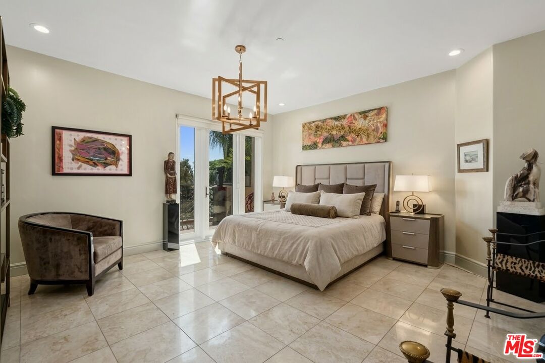 137 S Spalding Dr Unit: 401