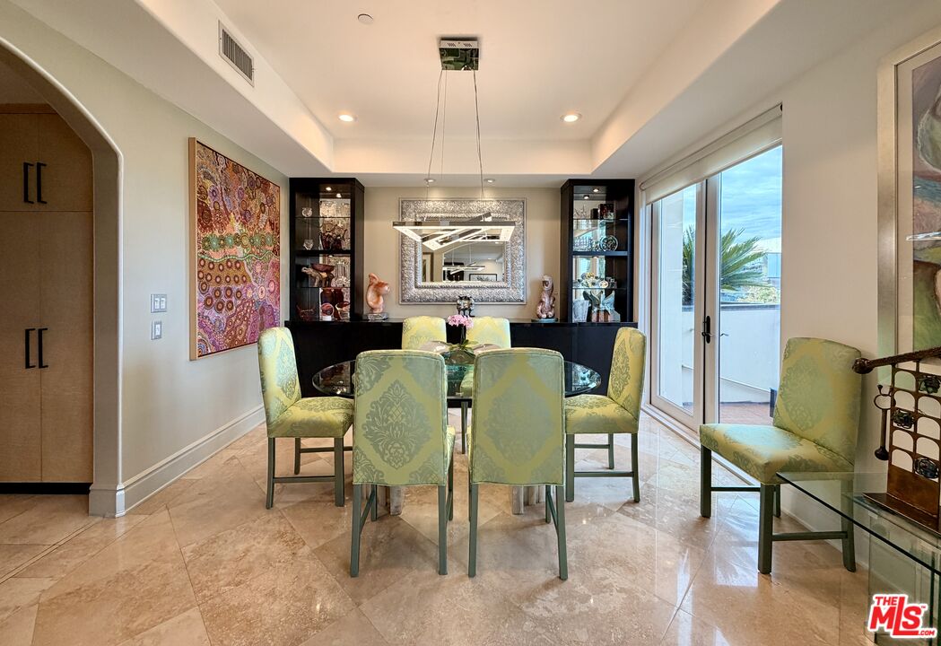 137 S Spalding Dr Unit: 401