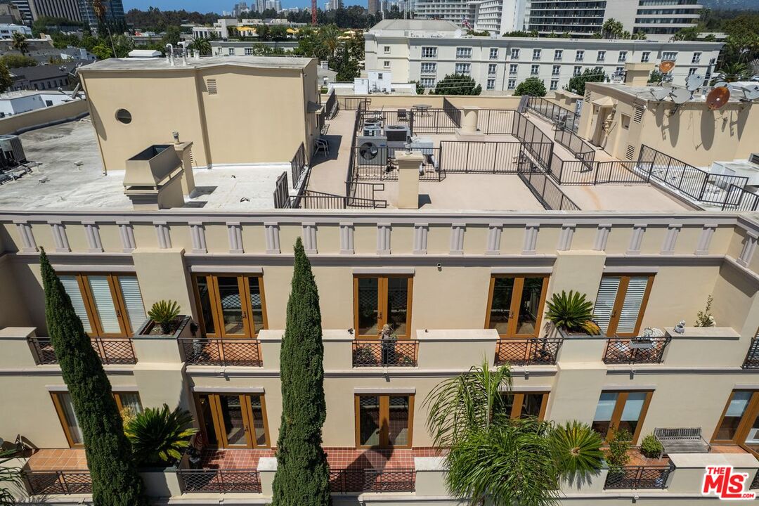 137 S Spalding Dr Unit: 401