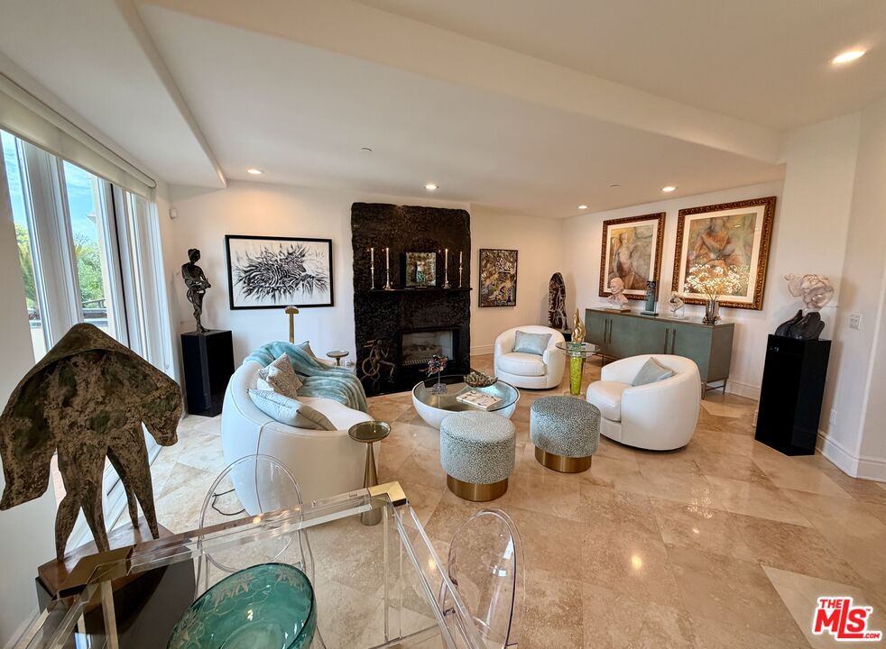 137 S Spalding Dr Unit: 401