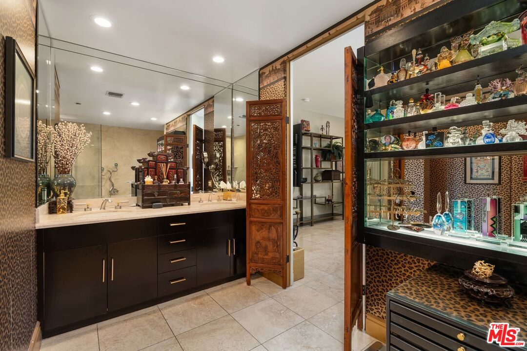 137 S Spalding Dr Unit: 401