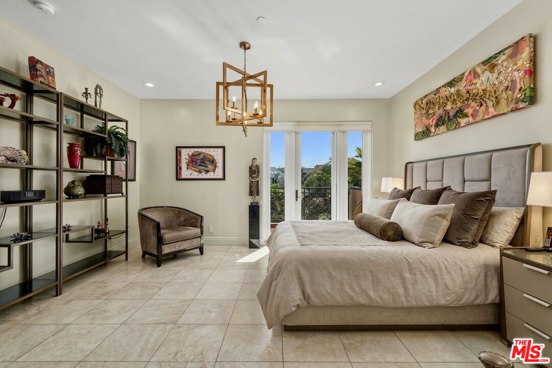 137 S Spalding Dr Unit: 401