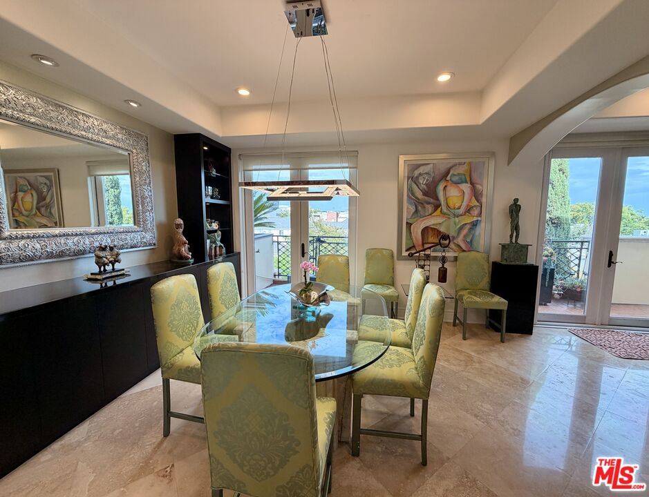 137 S Spalding Dr Unit: 401