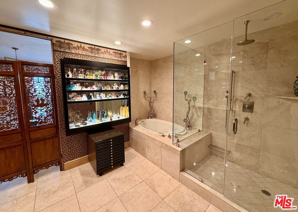 137 S Spalding Dr Unit: 401