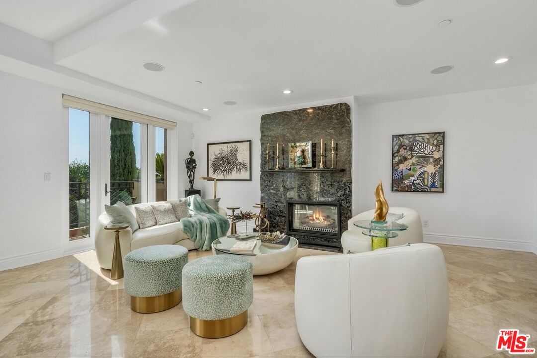137 S Spalding Dr Unit: 401