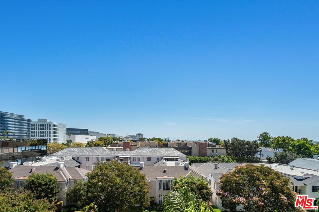 137 S Spalding Dr Unit: 401