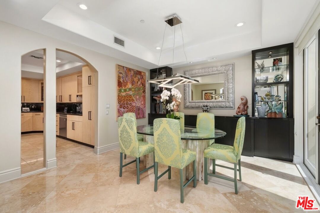 137 S Spalding Dr Unit: 401
