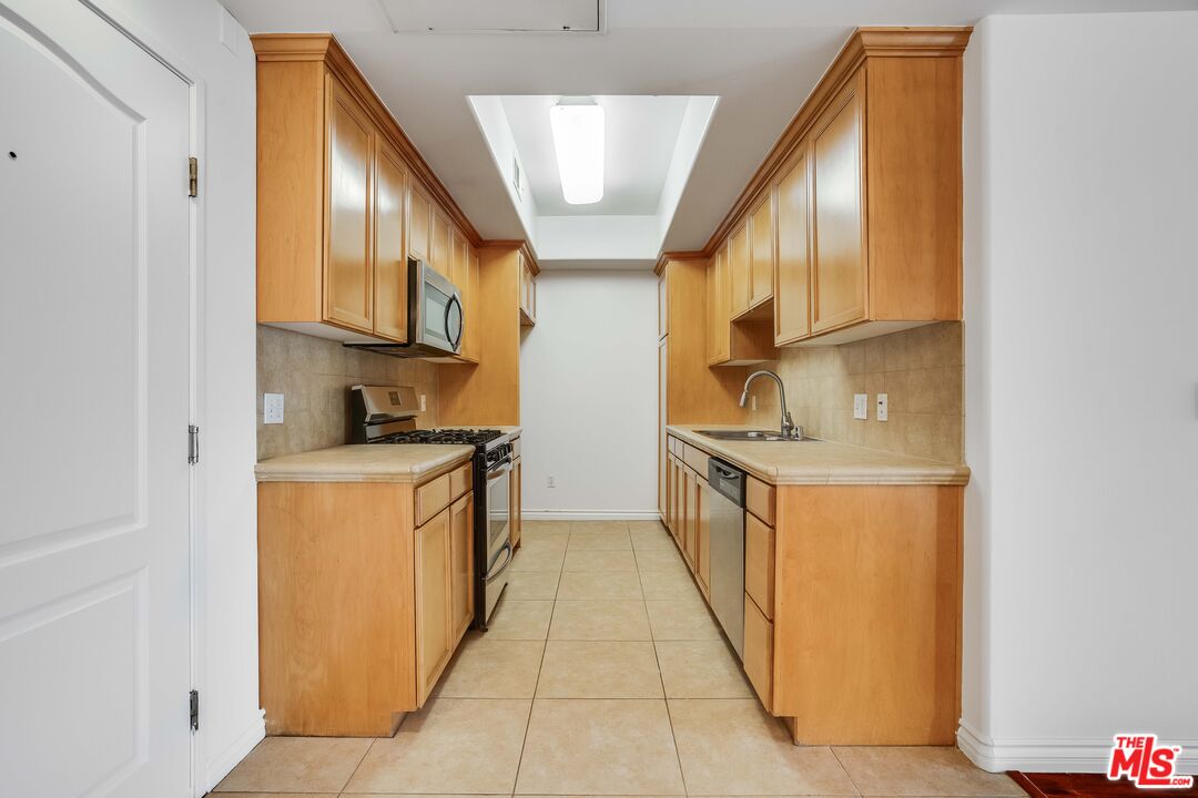 3328 Oakhurst Ave Unit: 110