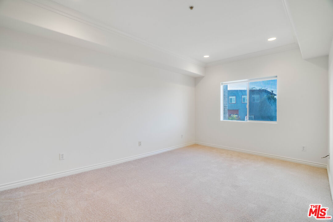3328 Oakhurst Ave Unit: 110