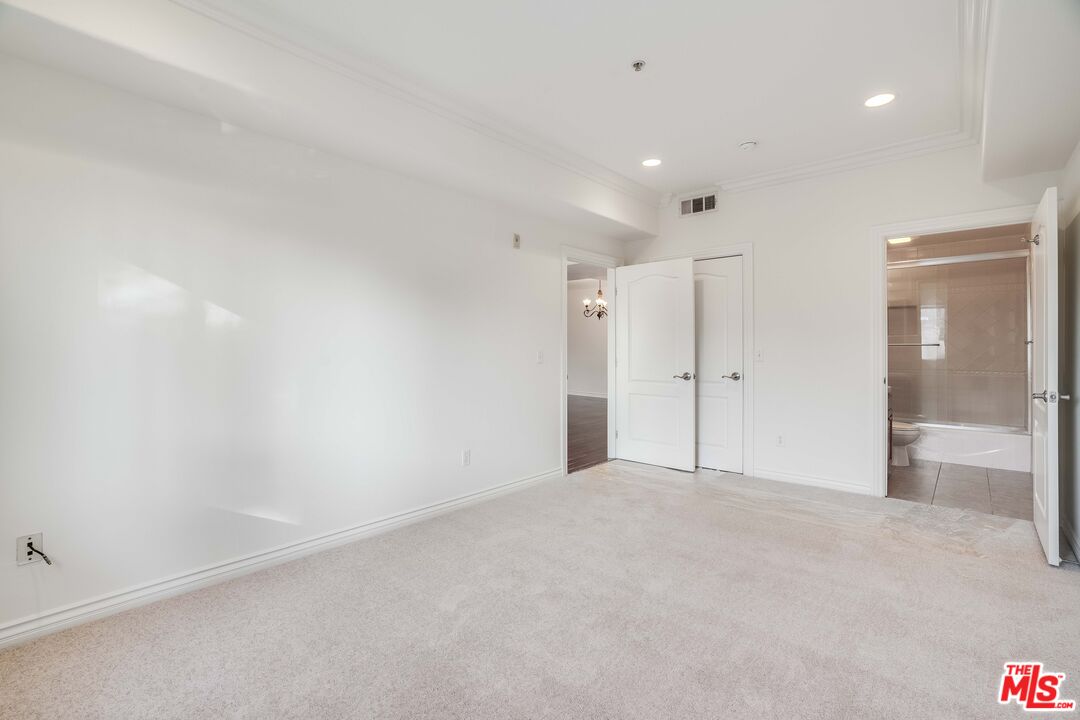 3328 Oakhurst Ave Unit: 110