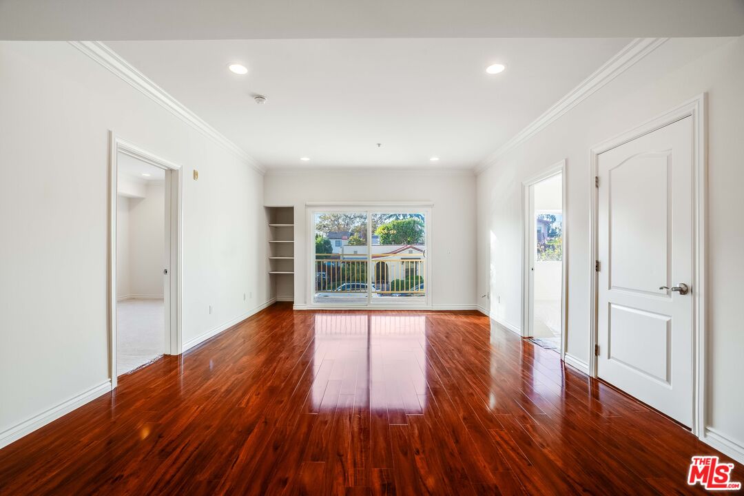 3328 Oakhurst Ave Unit: 110