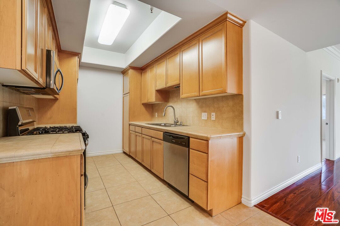 3328 Oakhurst Ave Unit: 110