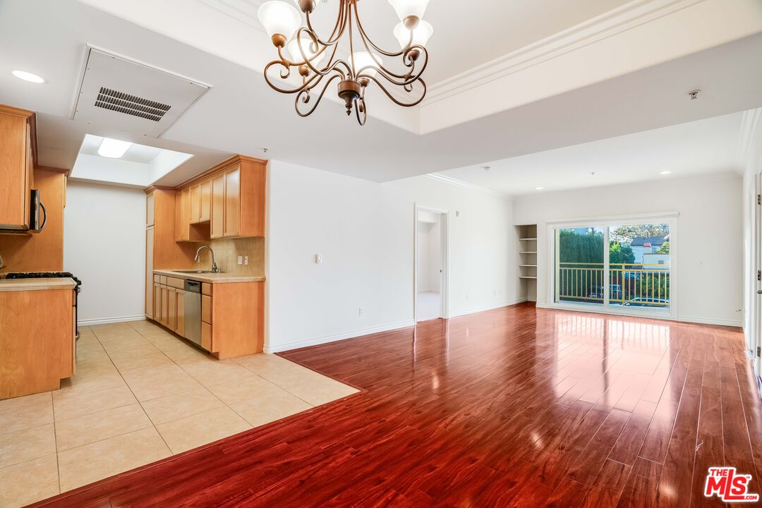 3328 Oakhurst Ave Unit: 110