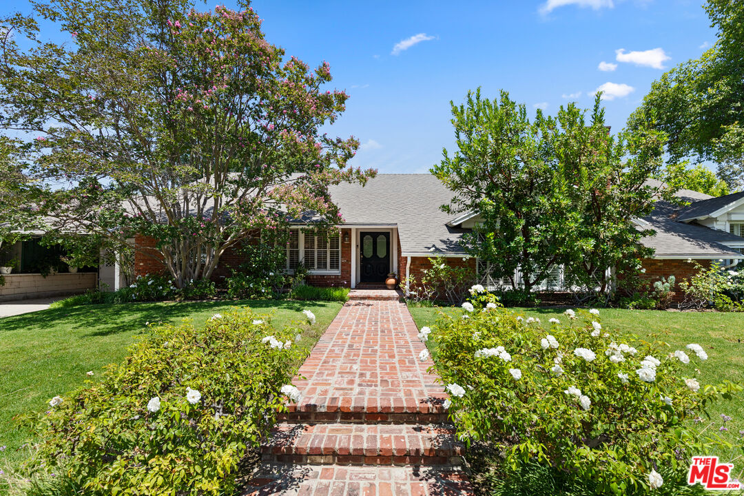 16011 Meadowcrest Rd