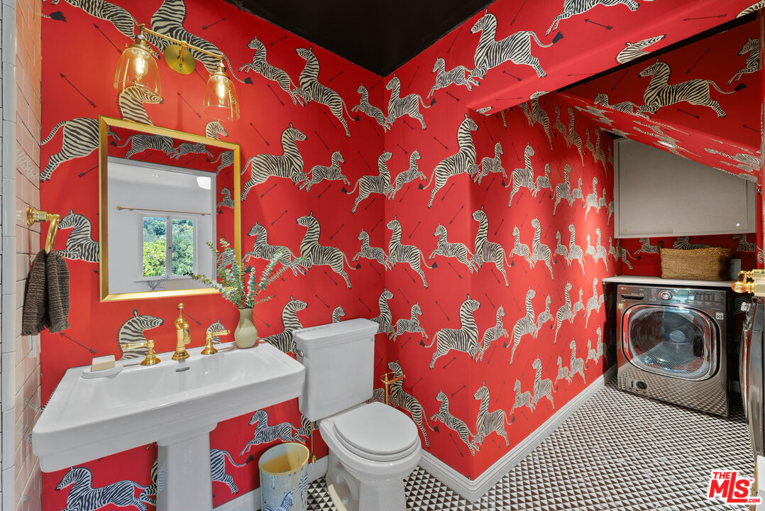 8316 Maple Dr
