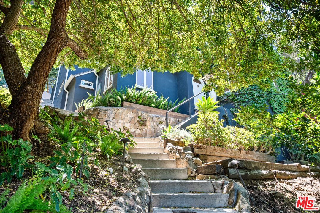 8316 Maple Dr