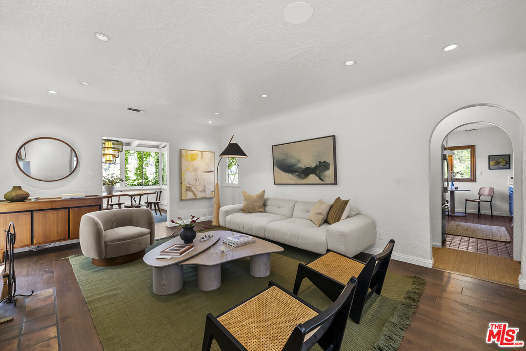 8316 Maple Dr