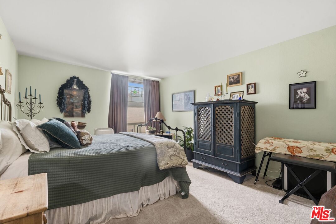906 N Doheny Dr Unit: 221