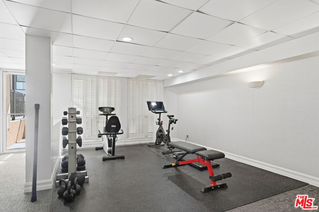 906 N Doheny Dr Unit: 221