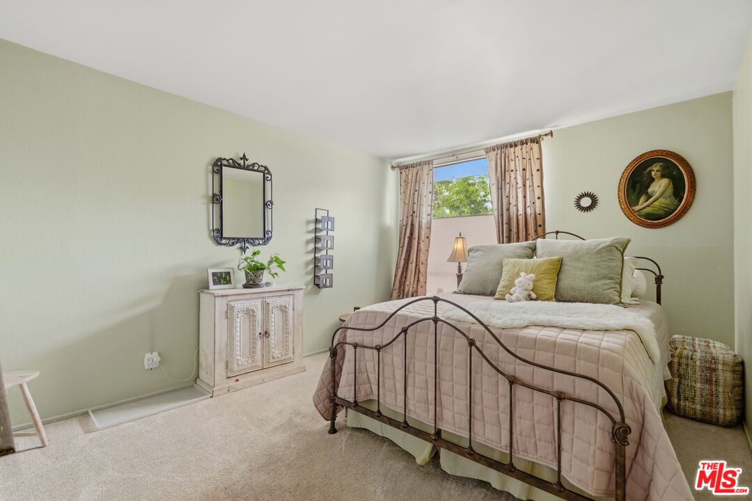 906 N Doheny Dr Unit: 221