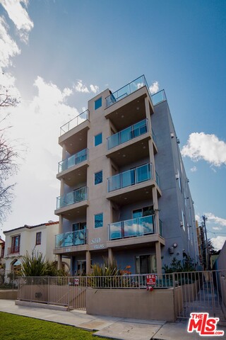 819 S HOLT AVE Unit: PH