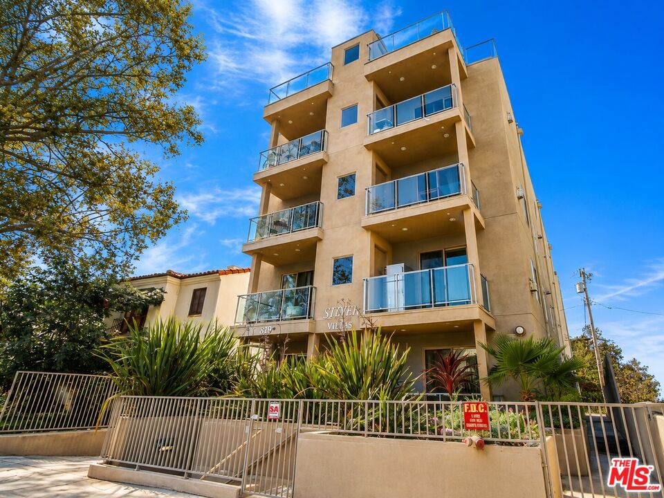 819 S HOLT AVE Unit: PH