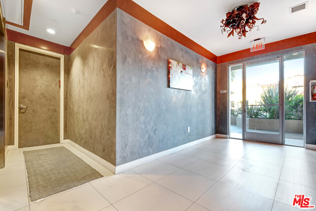 819 S HOLT AVE Unit: PH
