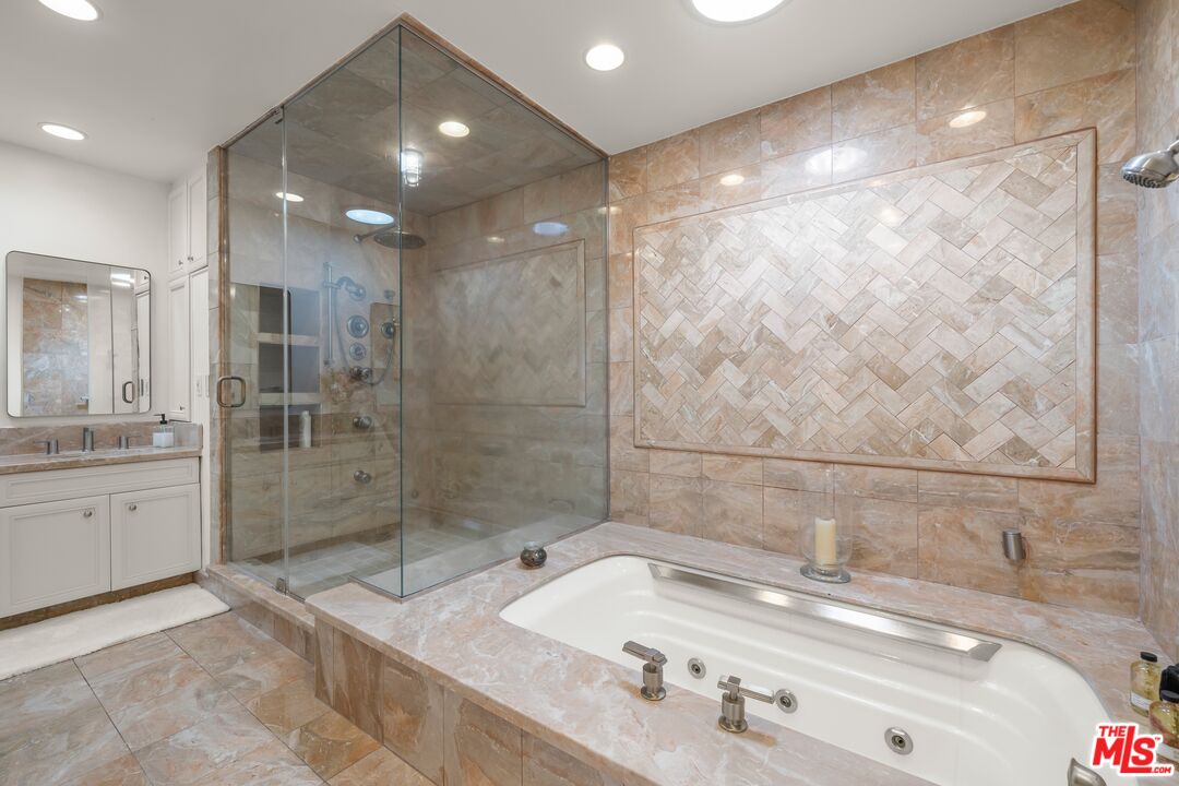 9023 Alto Cedro Dr