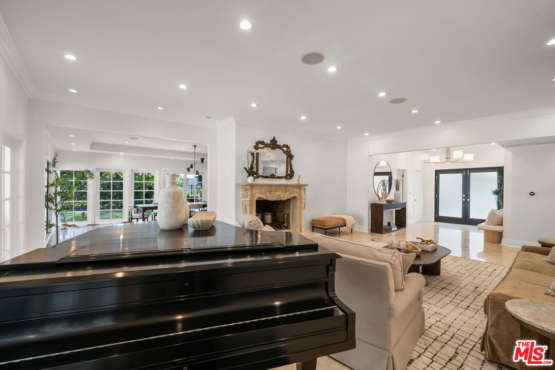 9023 Alto Cedro Dr