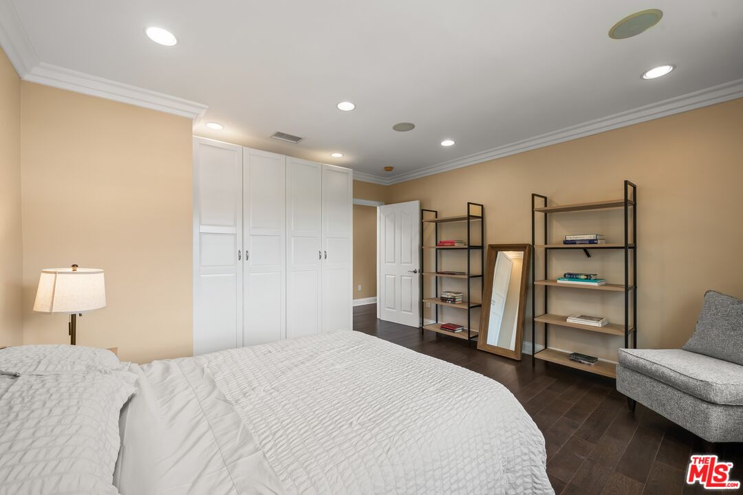 9023 Alto Cedro Dr