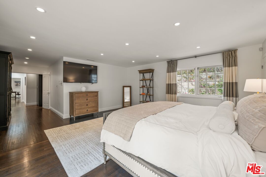 9023 Alto Cedro Dr