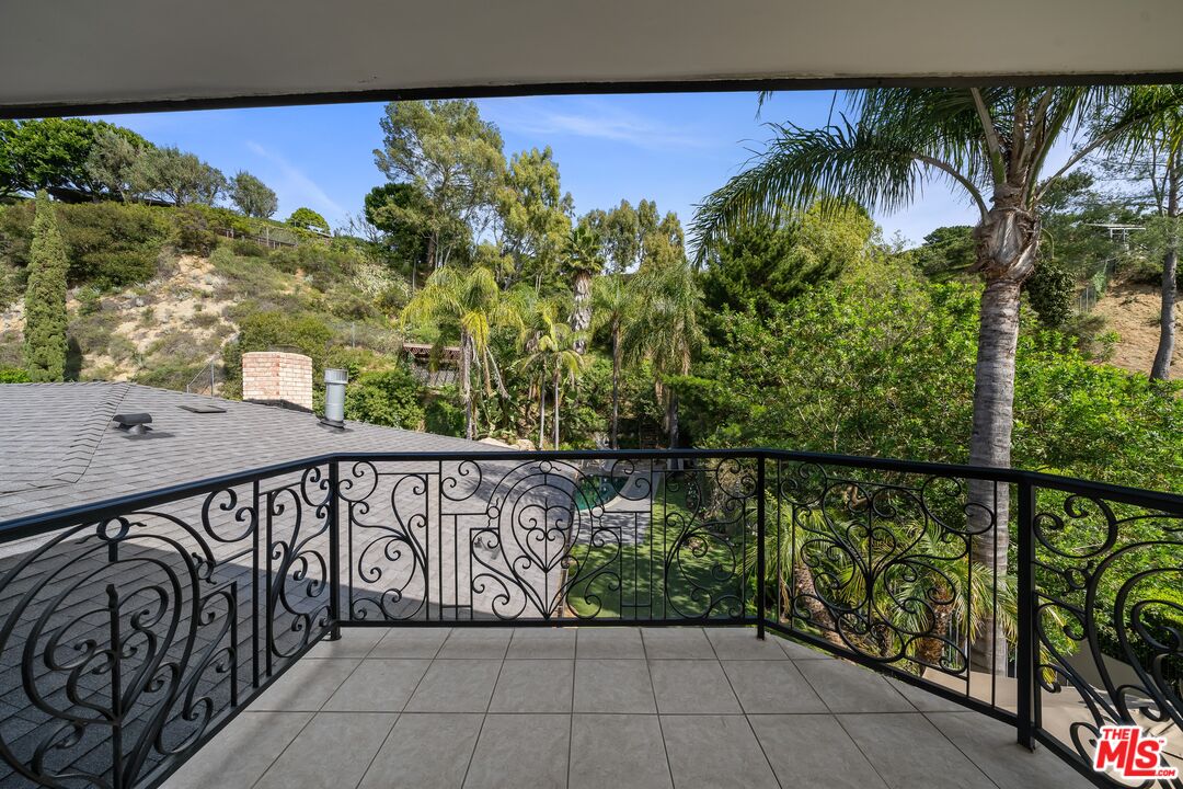 9023 Alto Cedro Dr