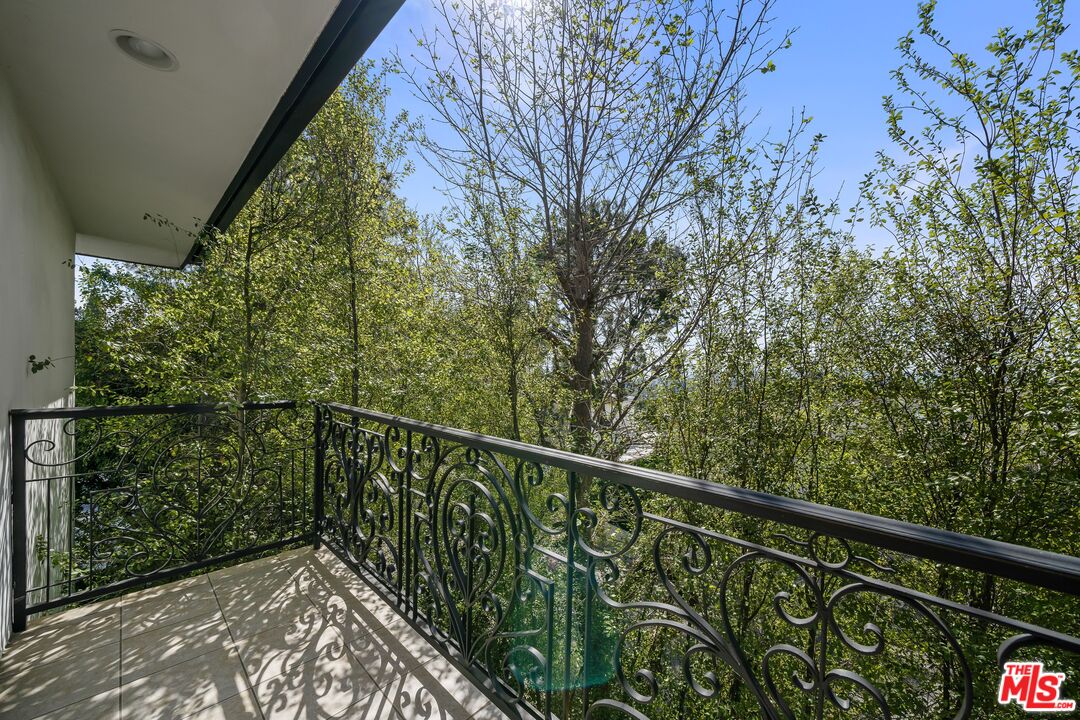 9023 Alto Cedro Dr