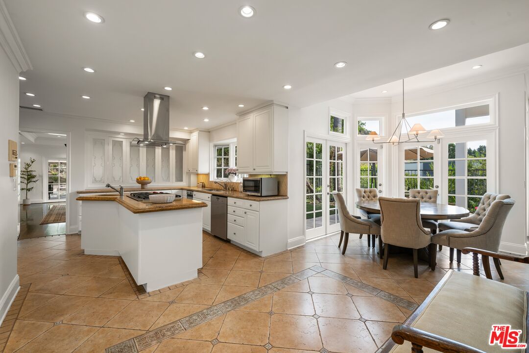 9023 Alto Cedro Dr