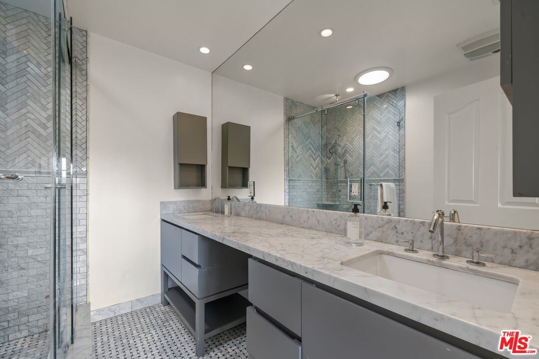 9023 Alto Cedro Dr