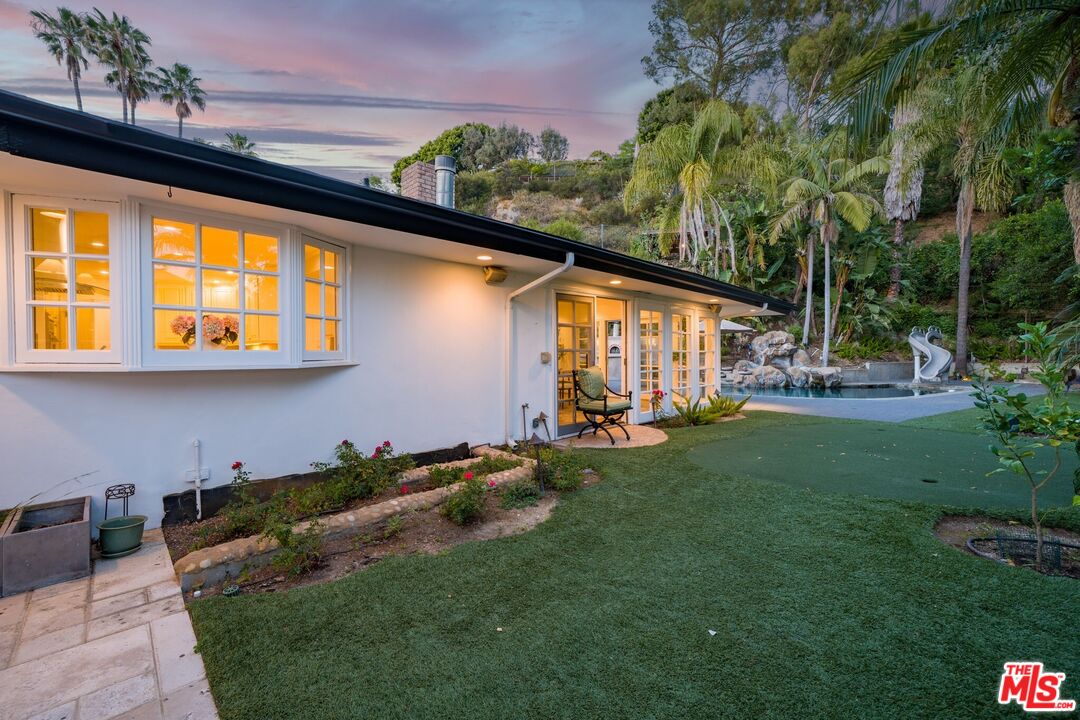 9023 Alto Cedro Dr