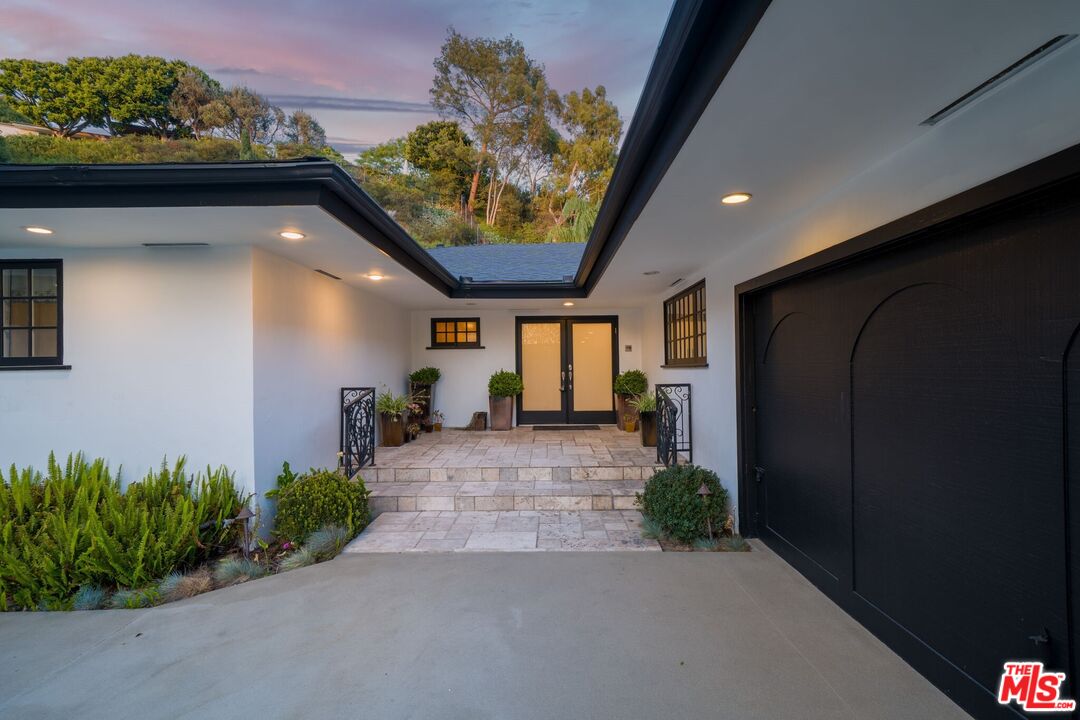9023 Alto Cedro Dr