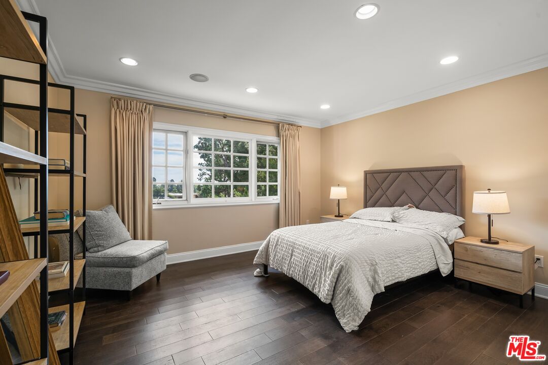 9023 Alto Cedro Dr