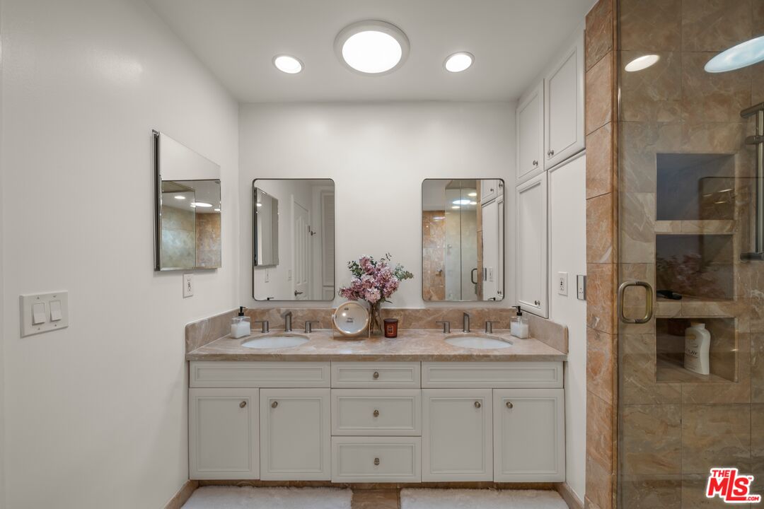 9023 Alto Cedro Dr