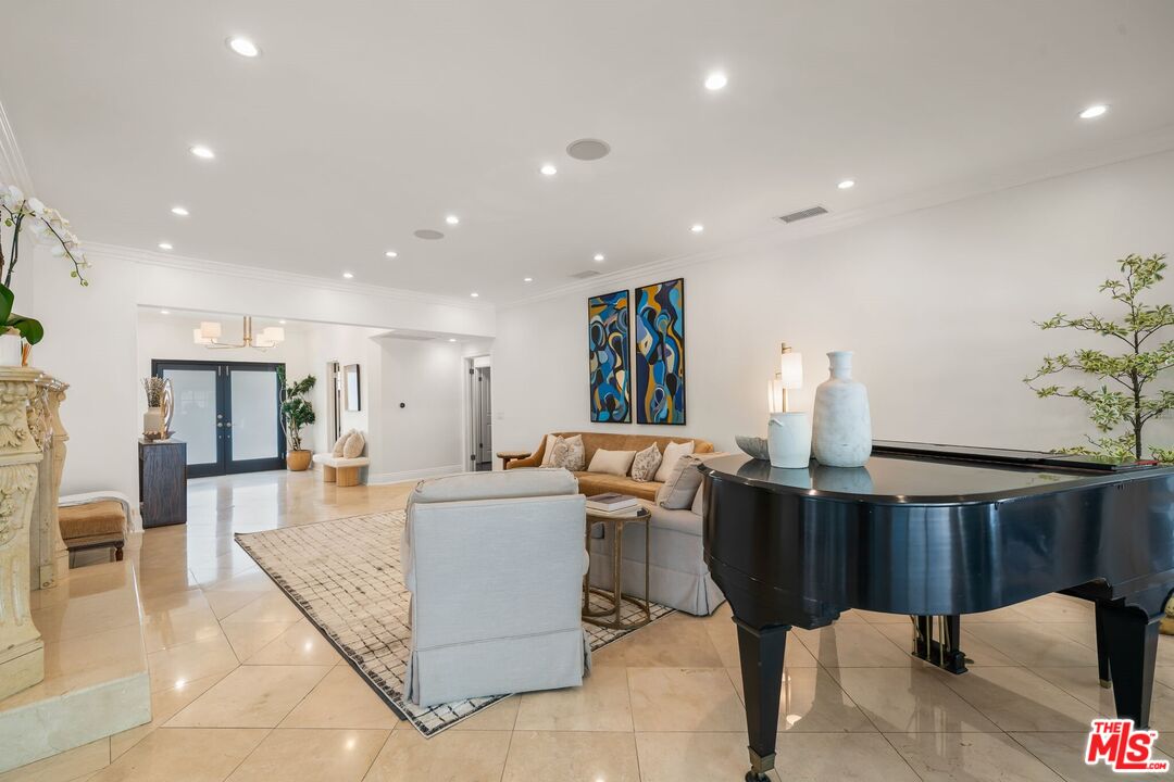9023 Alto Cedro Dr