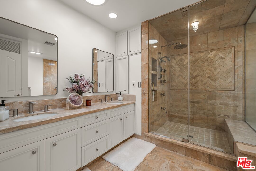 9023 Alto Cedro Dr