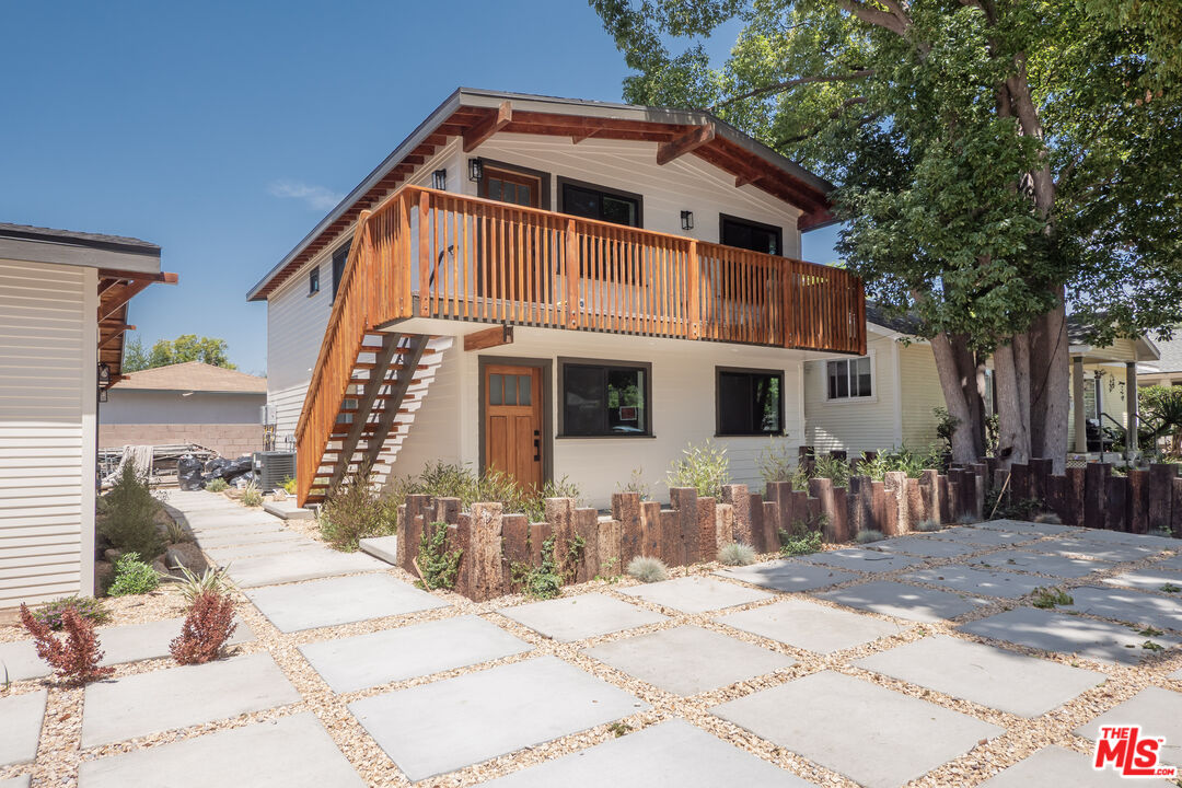 593 E 9th St Unit: B